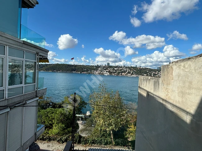 A complete building consisting of 4 floors with a full view of the Bosphorus Strait for sale on ÇENGELKÖY beach.