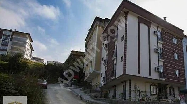 Opportunity for sale - a building adjacent to YEDİTEPE University with a return of 300,000 Turkish Lira.