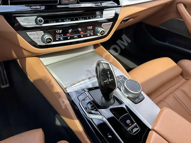 سيارة BMW 520İ M SPORT - موديل 2021 - من MERKAR