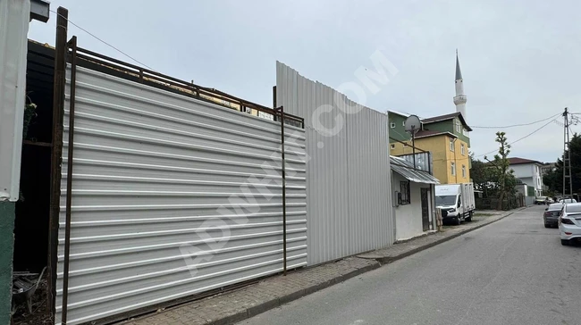 Commercial space for rent in a closed area measuring 270 square meters next to the highway, suitable for light manufacturing!