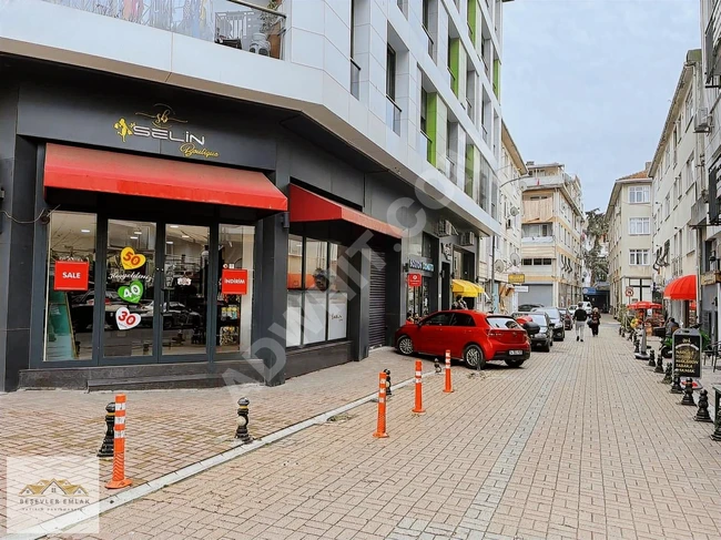 A new corner store in the newly built market - There is a reliable tenant for 36,000 Turkish Lira.