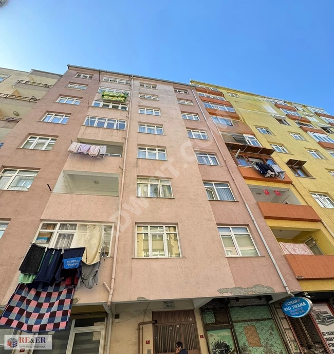 2+1 apartment for sale with an area of 85m2 and a closed balcony in Pendik Alt Kaynarca