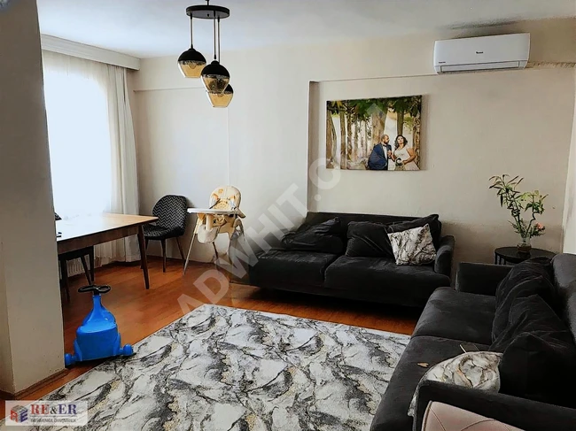 2+1 apartment for sale with an area of 85m2 and a closed balcony in Pendik Alt Kaynarca