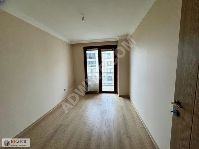 3+1 apartments with an area of 130 square meters in PENDİK KAYNARCA opposite the SGK hospital.