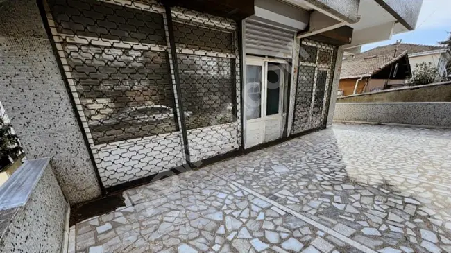 Shop and warehouse for rent with an area of 100 square meters in Kavacık Otağtepe.