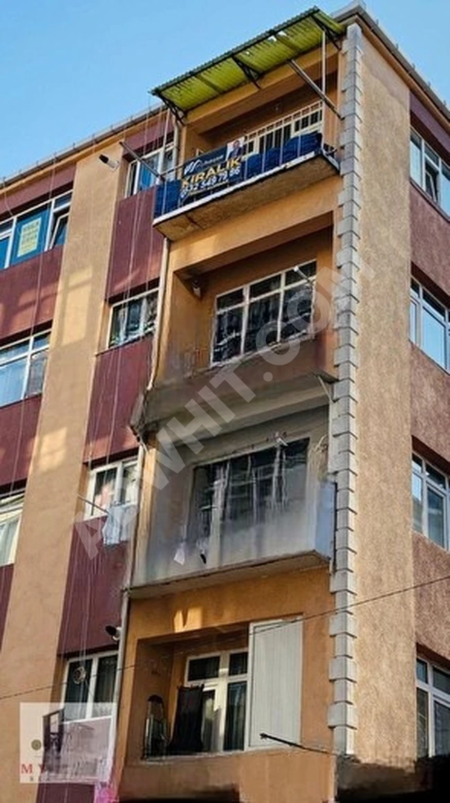 KOCAMUSTAFAPAŞA MÜTESELLİM SOKAKTA KİRALIK DAİRE 2+1 KÖŞE