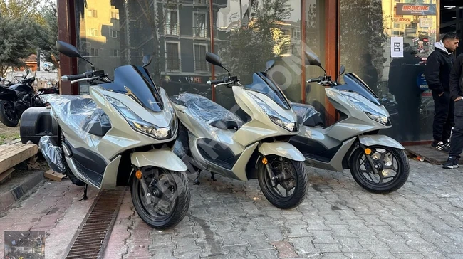 دراجة نارية HONDA PCX موديل 2024 - رمادي - تسليم فوري