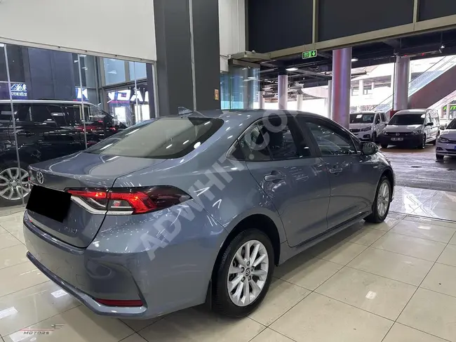 سيارة TOYOTA COROLLA 1.8 HYBRİD موديل 2021  ميزة تتبع المسار  67000 كم