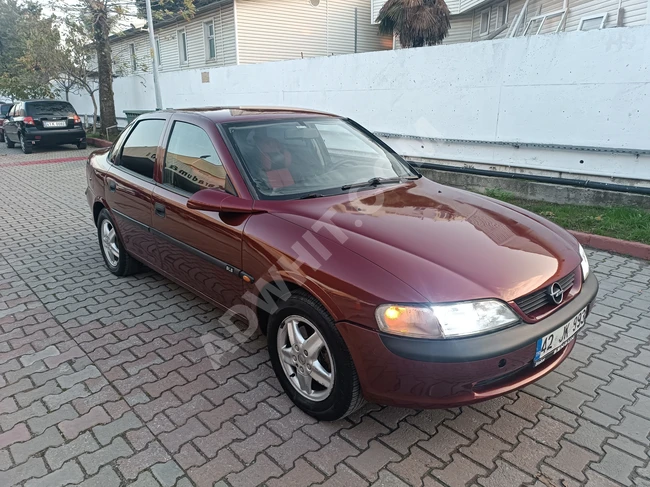 Opel Vectra car is clean and well-maintained, payment can be made with a credit card.