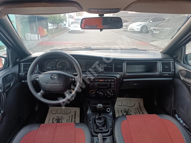 Opel Vectra car is clean and well-maintained, payment can be made with a credit card.