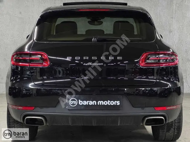 سيارة  PORSCHE MACAN موديل 2016 بمسافة 72.495 كم - بدون طلاء - من الوكالة - المالك الأول