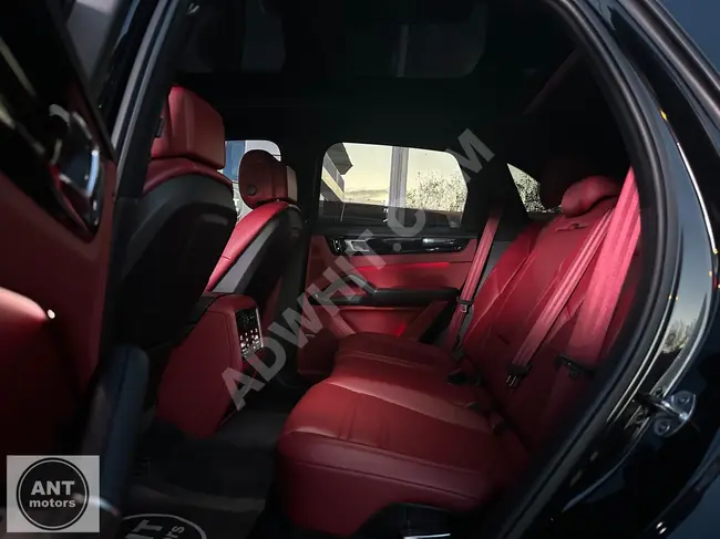 PORSCHE CAYENNE 3.0+SPORT CHRONO موديل 2020  + مساج + شاشة عرض على الزجاج الامامي - من الوكيل بدون عيوب