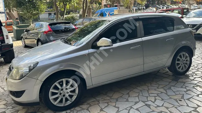 OPEL ASTRA 2011 - ديزل , بناقل حركة اوتوماتيكي , بدون عيوب او طلاء - من AUTO NECDET