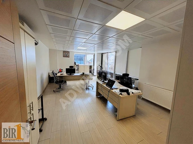 Open office and 4 rooms with an area of 300m², decorated, ready to move in.