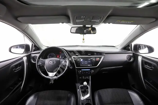 2013 - Toyota Auris - سقف زجاجي - عداد كيلومترات منخفضة - كاملة المواصفات