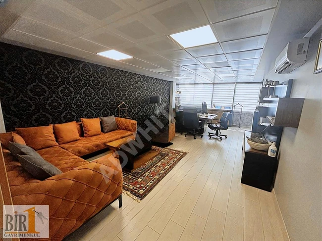 Open office and 4 rooms with an area of 300m², decorated, ready to move in.