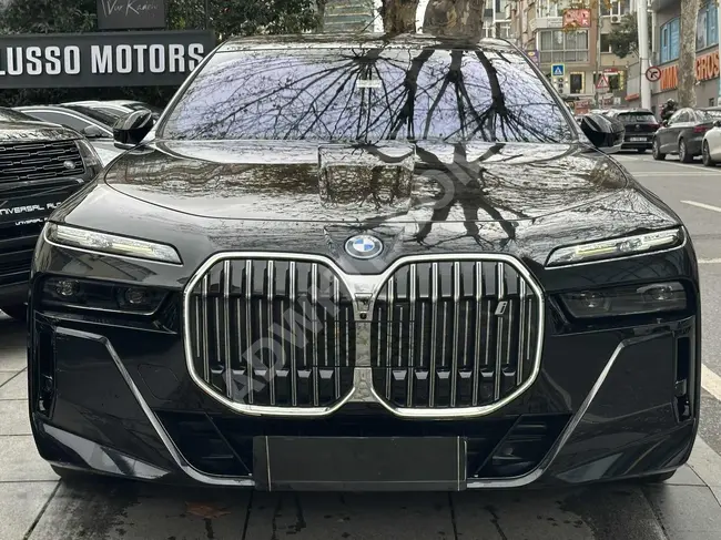 BMW i7 X-DRIVE 2023 - ابواب اوتوماتيكية , مقاعد بميزة التدليك - من UNIVERSAL AUTO