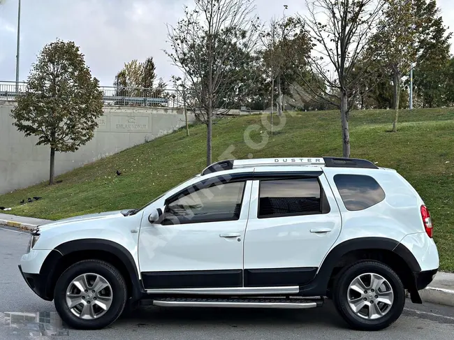 DACIA DUSTER LAUREATE LOOK PACKAGE - No accident record, rear view, with 4-wheel drive