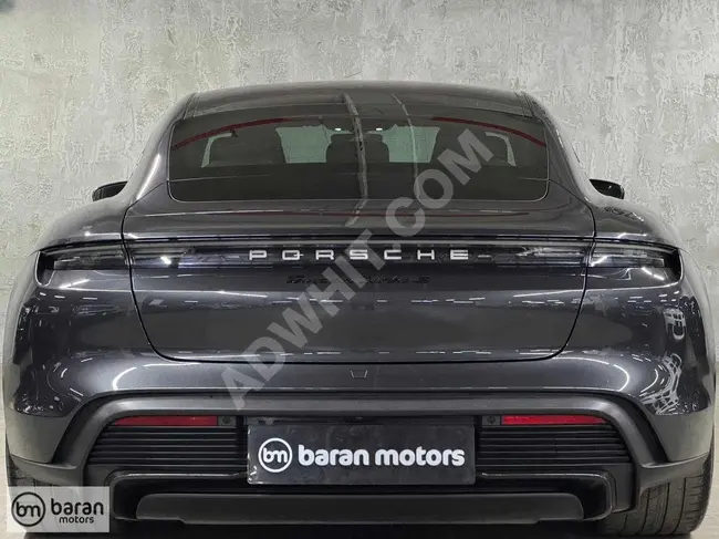 سيارة TAYCAN TURBO S موديل 2020 - بدون طلاء - من الوكيل