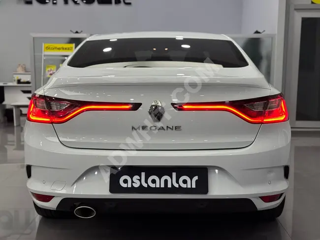 سيارة REANULT MEGANE SEDAN 1.6 JOY موديل 2018 بدون تغيرات كم قليلة