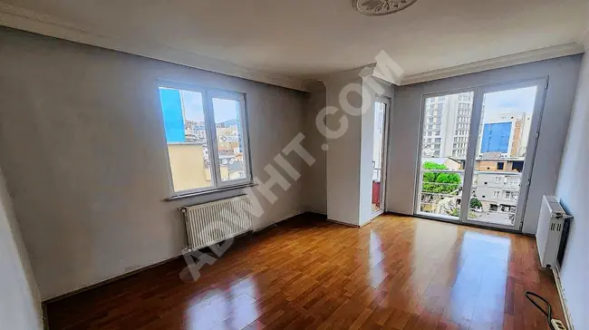 2+1 apartment on the top floor with a terrace for rent in KARTAL CEVİZLİ neighborhood