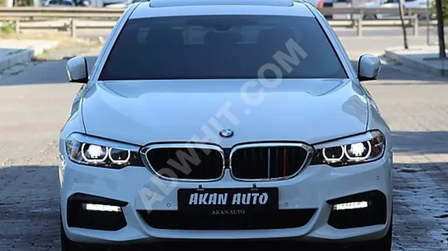 سيارة BMW 520İ M SPORT  موديل 2017  تدفئة المقاعد خالٍية  من العيوب  كاميرا الرؤية الخلفية