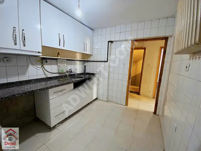 2+1 apartment for rent with a closed kitchen in the center of ÇANAKKALE, inside the market.