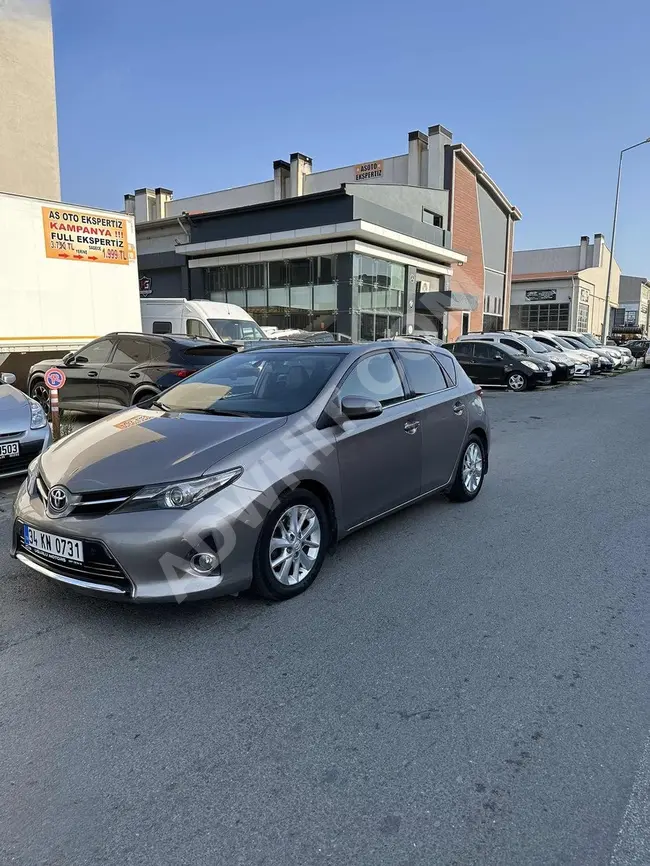 TOYOTA AURIS Car Automatic Low Mileage