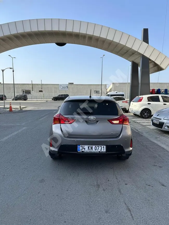 TOYOTA AURIS Car Automatic Low Mileage