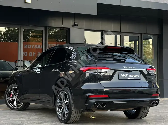 سيارة MASERATİ LEVANTE 2.0 HYBRID GT موديل 2022 + جنوط 21 +  تدفئة وتبريد المقاعد اصدار الوكيل