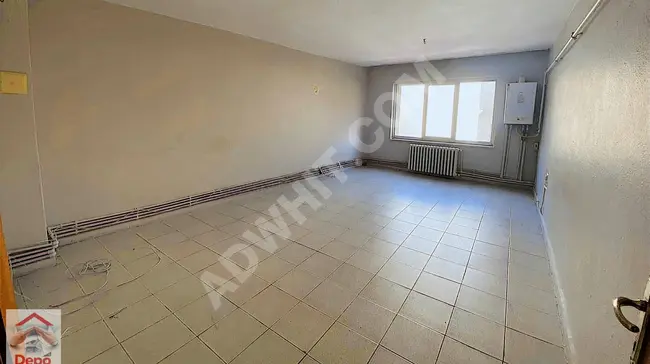 2+1 apartment for rent with a closed kitchen in the center of ÇANAKKALE, inside the market.