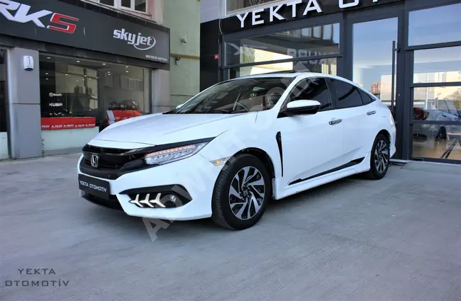 سيارة HONDA CIVIC 1.6i  موديل 2018 عداد 72 الف كم