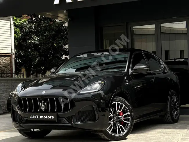 سيارة MASERATI GRECALE 2.0 HYBRID GT موديل 2023 سوداء وبني من الداخل اصدار الوكيل