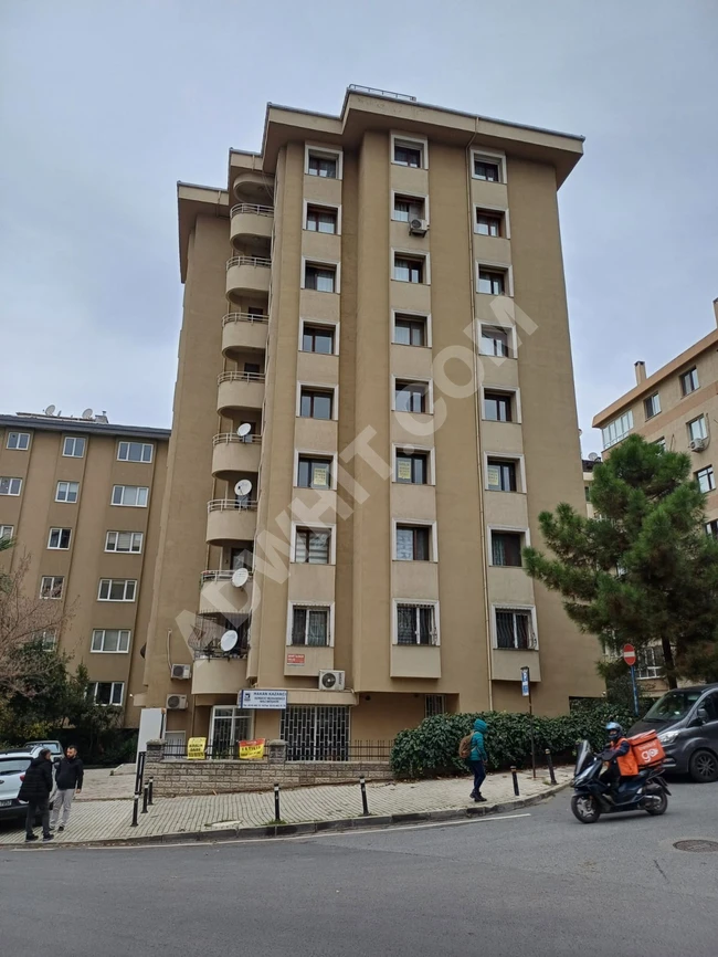 4+1 apartment for rent in KOZYATAĞI district in İSTANBUL KADIKÖY.