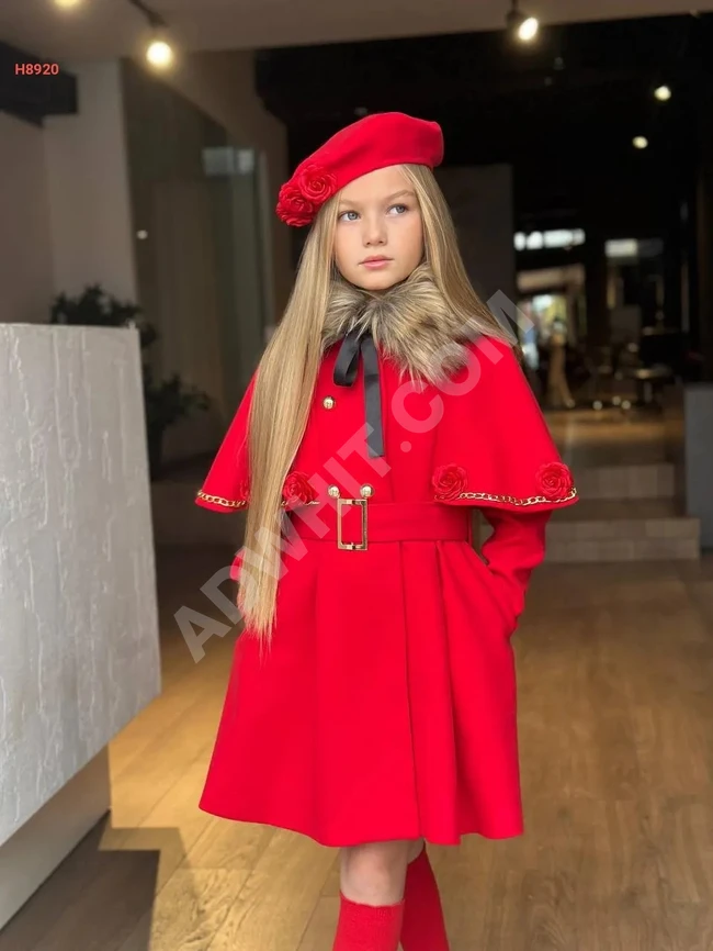 Girls' coat with belt and flowers, with a hat.