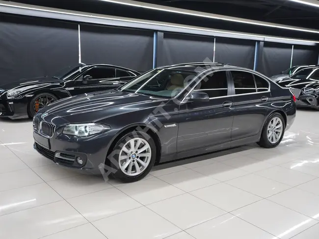 سيارة BMW 520İ PREMİUM موديل 2014 - سقف بانورامي - ذاكرة - تدفئة كراسي - رؤية خلفية