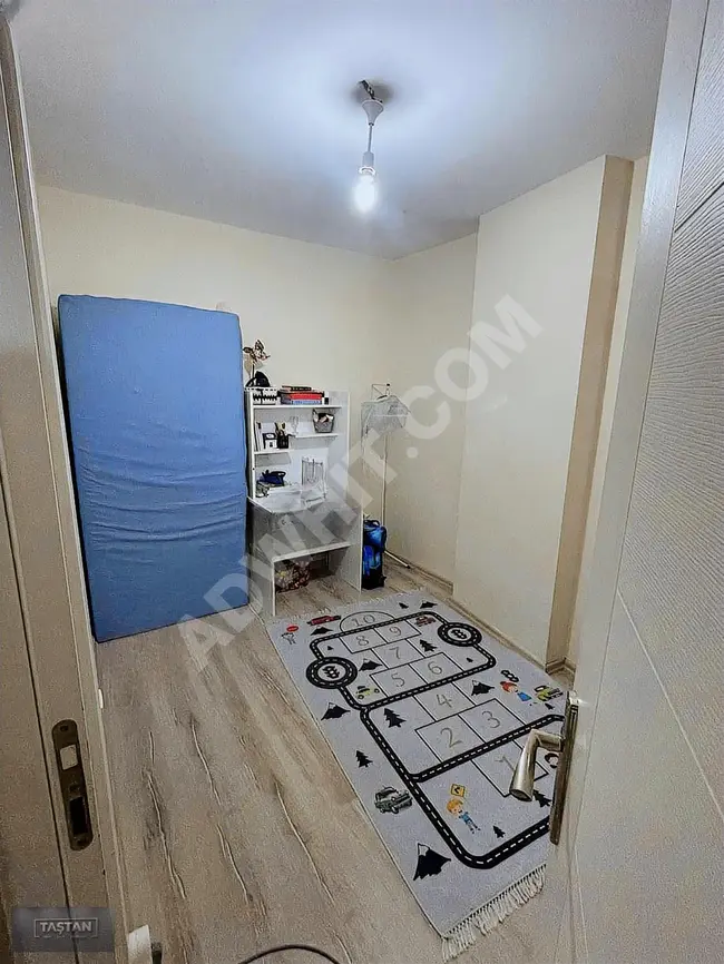 A 2+1 apartment with an area of 90m² on the fifth floor of TAŞTAN EMLAK