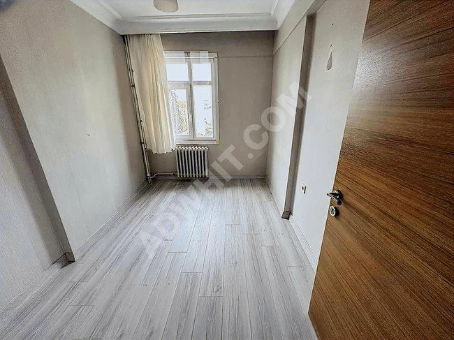 3+1 apartment for rent, spacious with a balcony and elevator, in a well-maintained building.