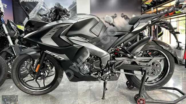 دراجة نارية Bajaj Pulsar RS 200 بتقسيط على بطاقة الائتمان بدون فوائد على مدار 12 شهرًا.