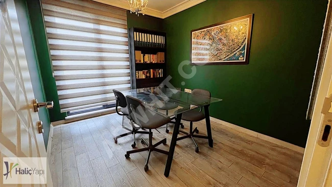 Luxury office for rent, on the middle floor, near the metrobus and the courthouse, in Gürsel.