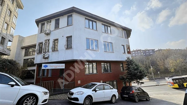 Spacious apartment with parking in a small residential complex, 5 minutes to the metro.