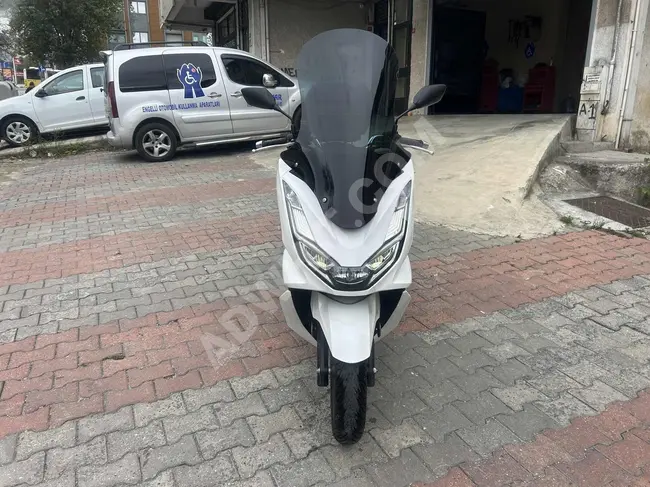 HONDA PCX 125 موديل 2024 مع حقيبة بدون طلاء