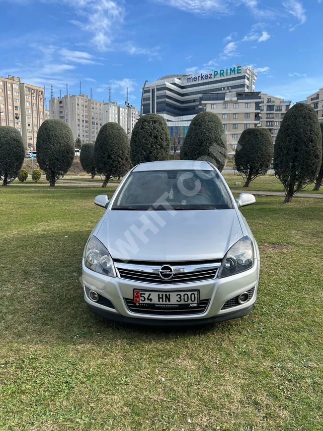 Opel Astra 2010 - نظيفة ومعتنى بها , للبيع بشكل عاجل , مع امكانية المقايضة