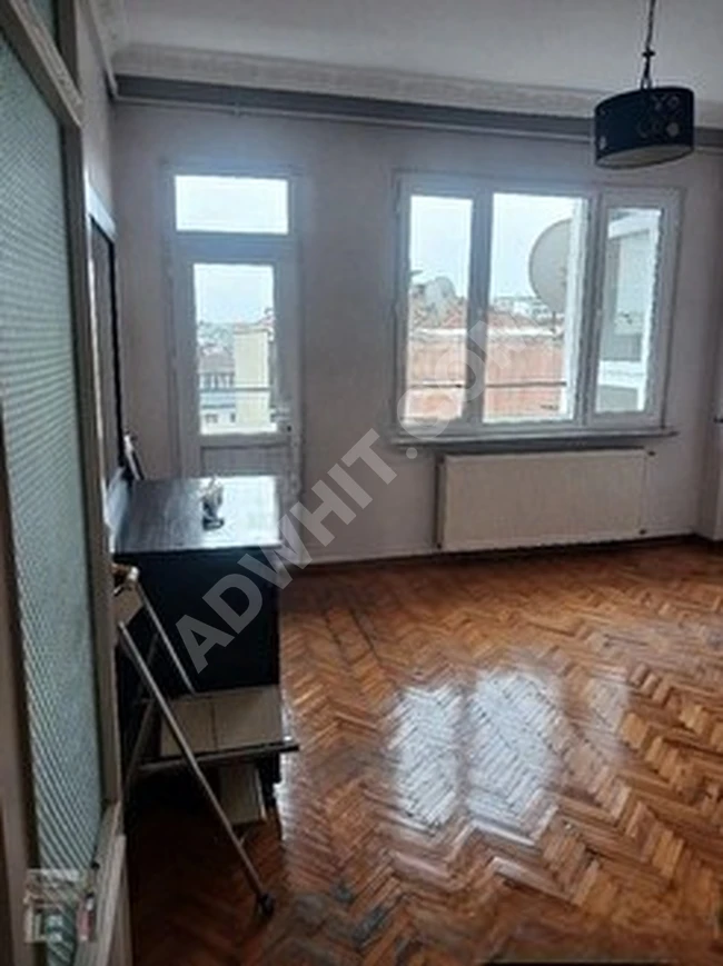 An empty apartment with an area of 150 square meters, containing 3 rooms and a living room, on the second floor with an elevator, located on the main street in Kurtuluş.