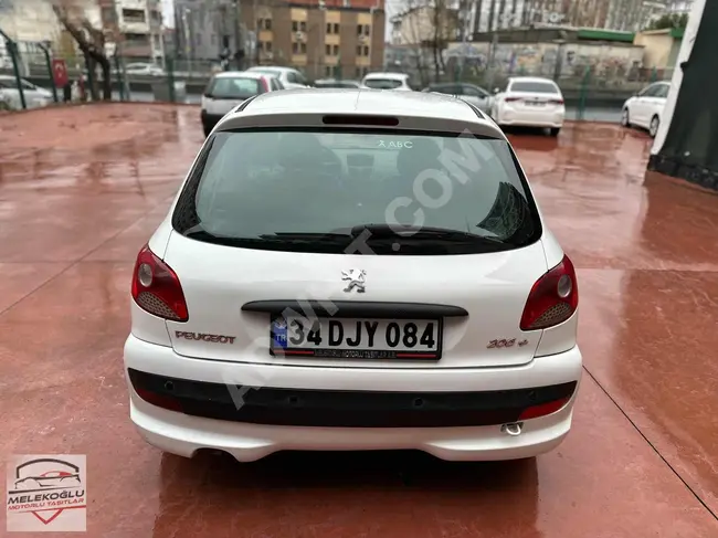 2011 - PEUGEOT 206 - بدون سجل اضرار - و بدون عيوب - من المالك الأول - كاملة المواصفات