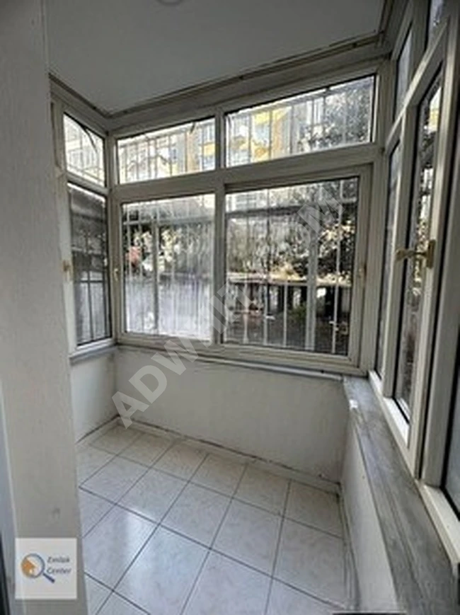 2+1 apartment for sale with natural gas heating in Fatih Çapa - from Emlak Center