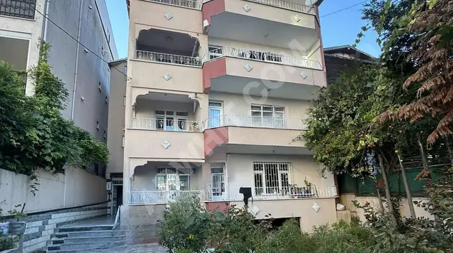 A building consisting of 5 floors with a sea view and a land ownership deed for sale in Büyükçekmece.