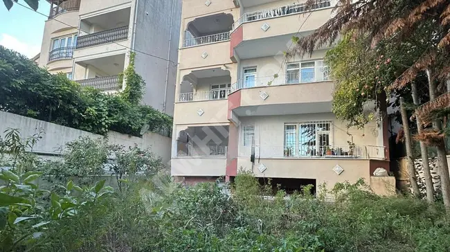 A building consisting of 5 floors with a sea view and a land ownership deed for sale in Büyükçekmece.