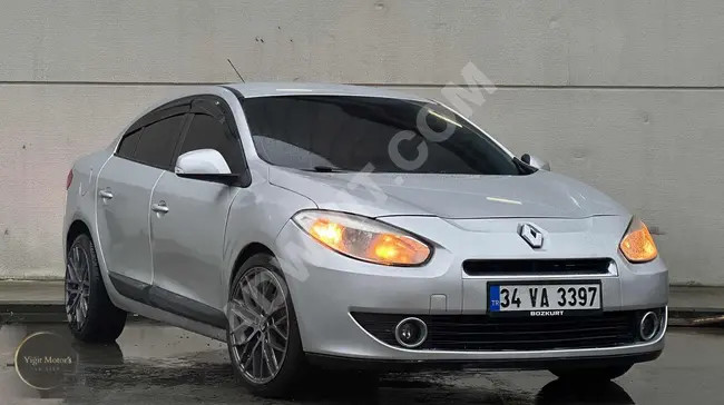 2012 - Renault - مسافة 230.000 كم - محرك ديزل اوتوماتيك - مسند أذرع - نوافذ خلفية - مقاعد لون بيج