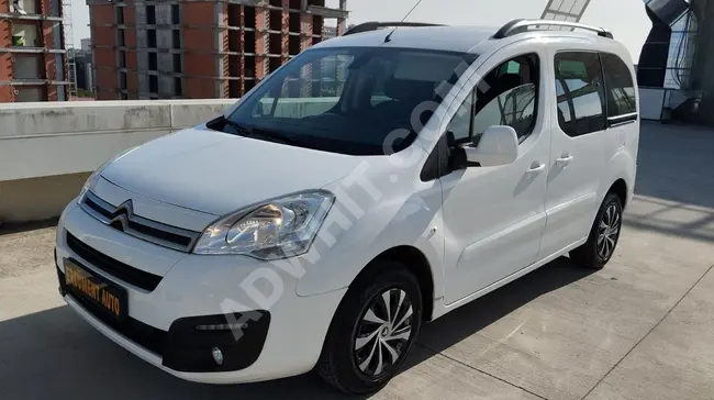 CITROEN BERLINGO 1.6HDI MULTISPACE 2018 - Very clean, with 113 thousand km on the odometer, loan available for 400 thousand.